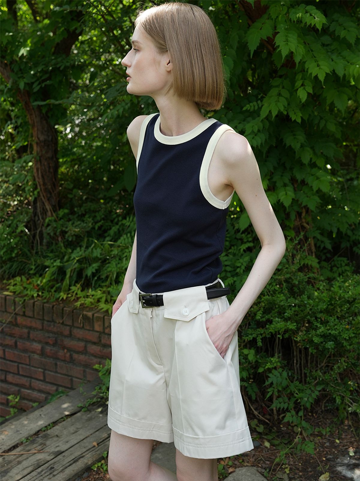 레이에(LEIE) MUA COTTON SLEEVELESS TOP (NAVY)
