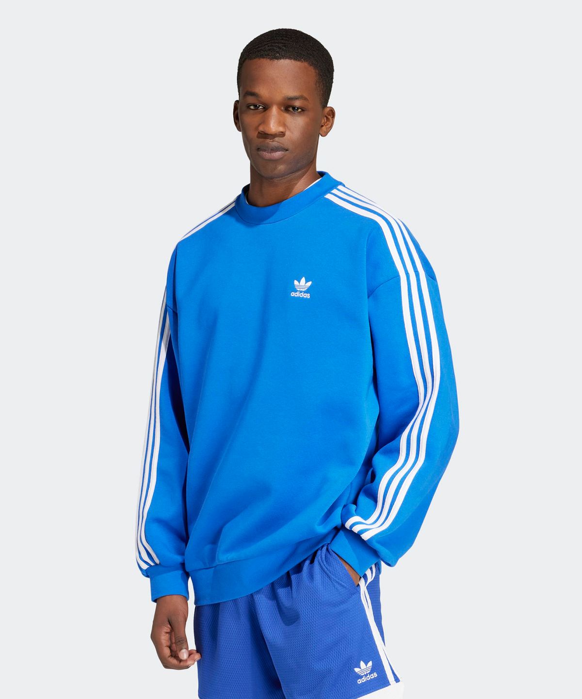아디다스(ADIDAS) 오버사이즈 크루 스웨트셔츠 - 블루 / IZ2479