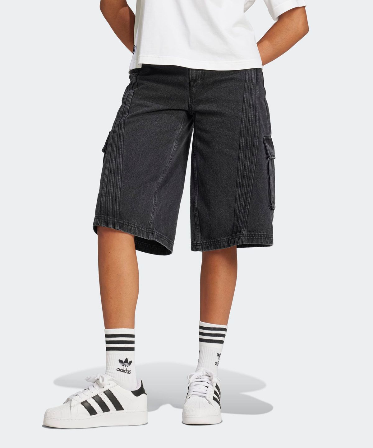 아디다스(ADIDAS) ADILENIUM 2 데님 카프리 숏 팬츠 - 블랙 / JM9283