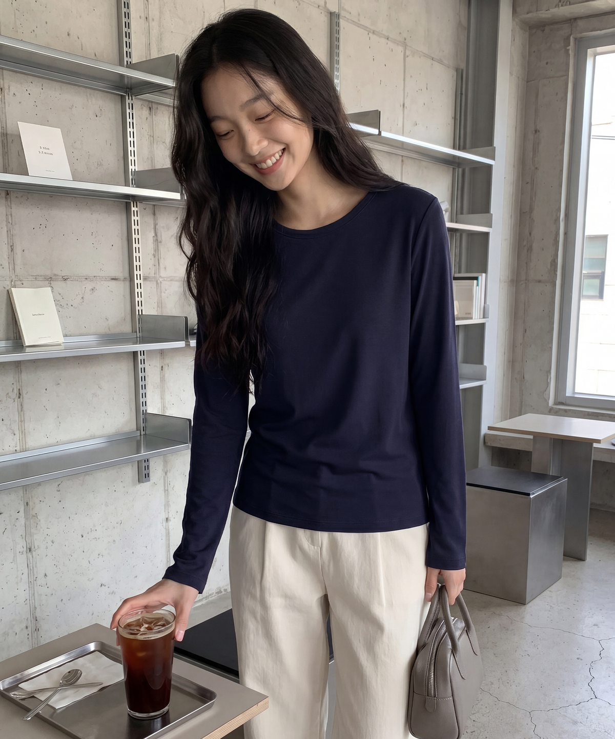 베이직하우스(BASIC HOUSE) 여성 모달 스판 슬림핏 긴팔티셔츠 네이비