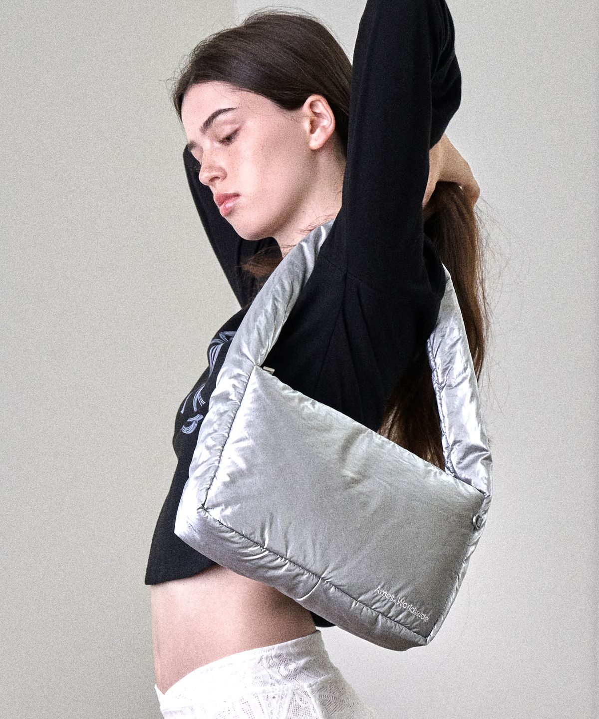 아메스 월드와이드(AMES-WORLDWIDE) PADDED SHOULDER BAG SILVER