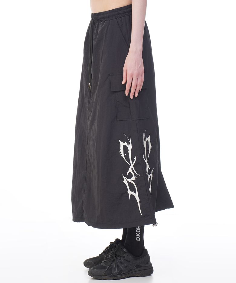 자수 썬더 로고 나일론 롱 스커트 [ black ]