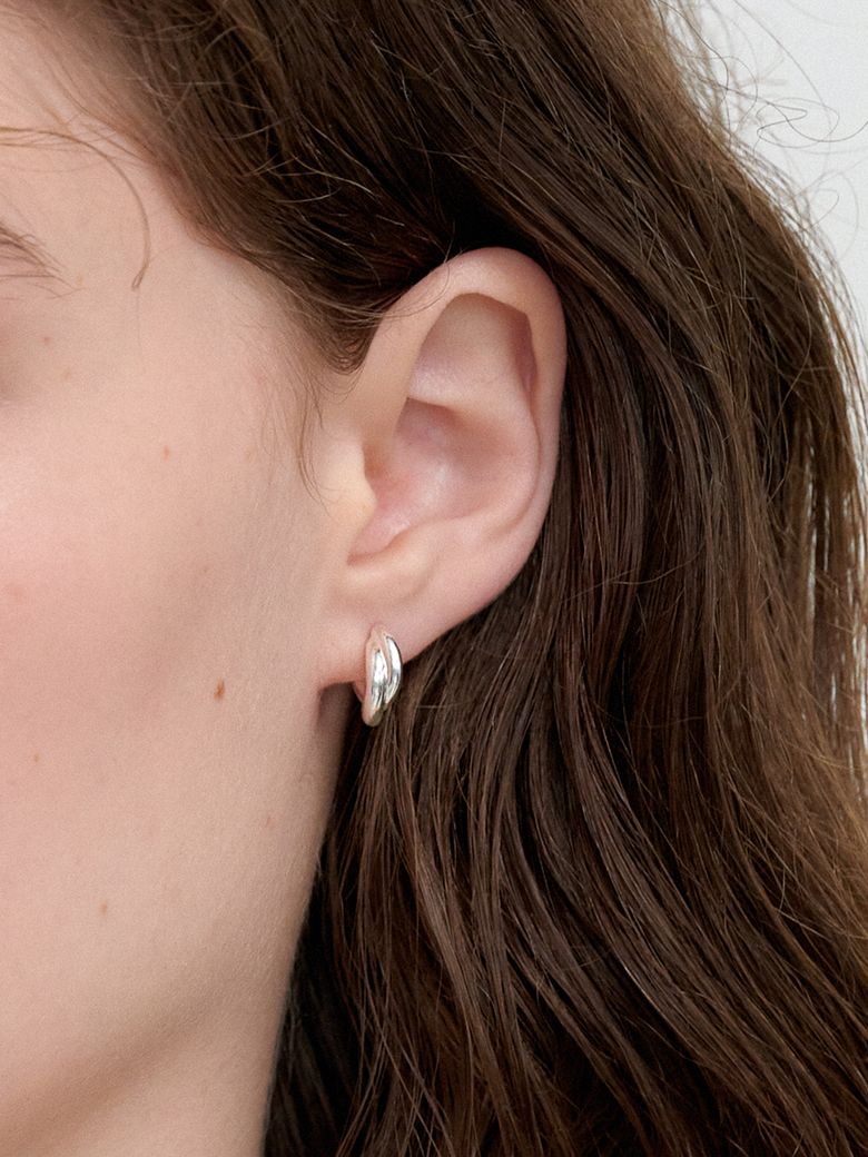 TWO LINE TWIST EARRING_2COLOR JE044