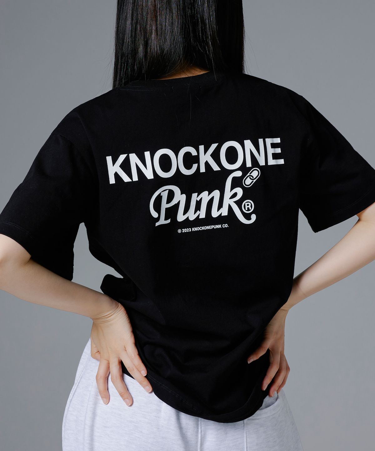 낙원펑크(KNOCKONEPUNK) 시그니쳐 로고 티셔츠 [블랙]