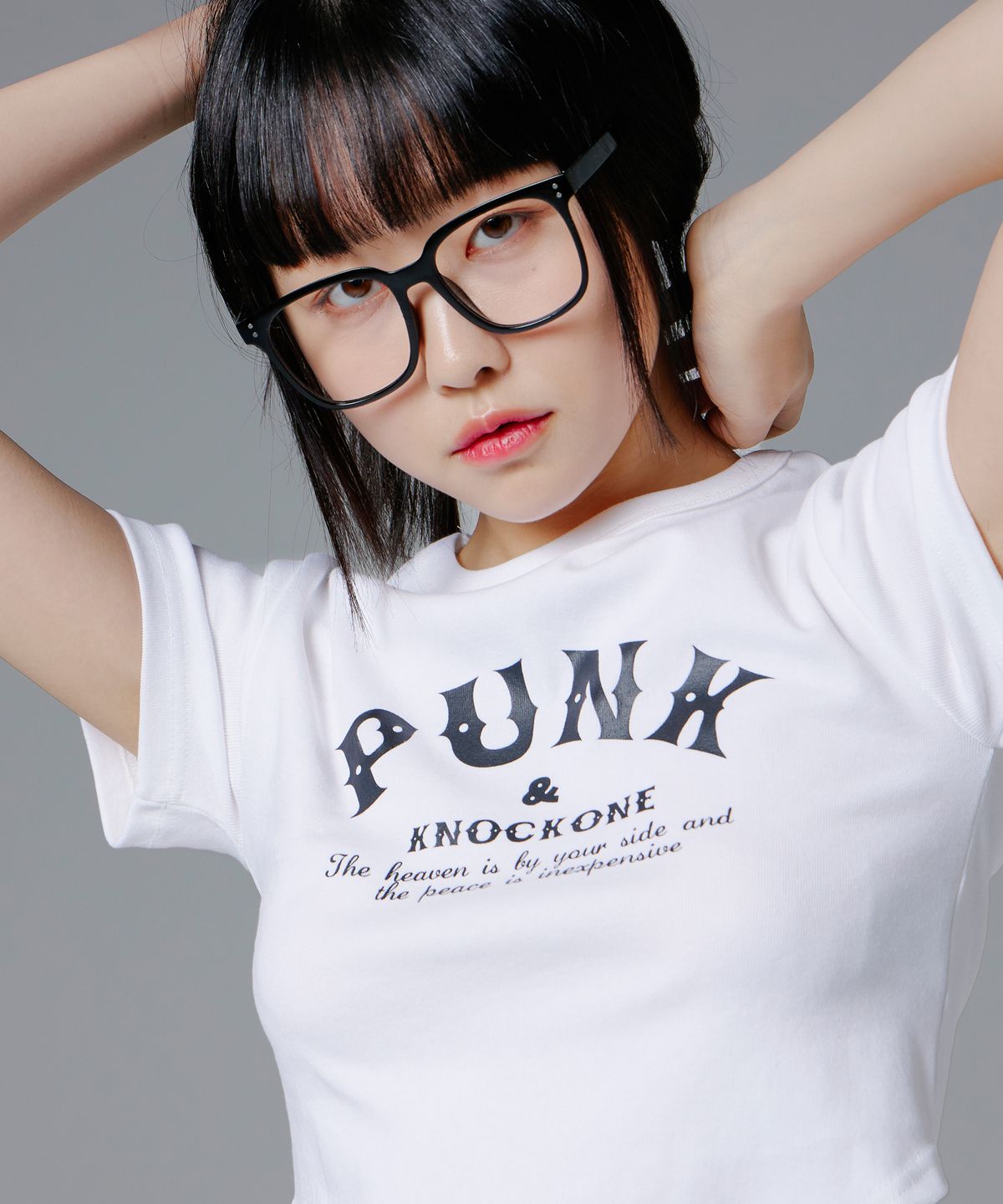 낙원펑크(KNOCKONEPUNK) 헴 라인 펑크 앤 낙원 크롭 티셔츠 [화이트]