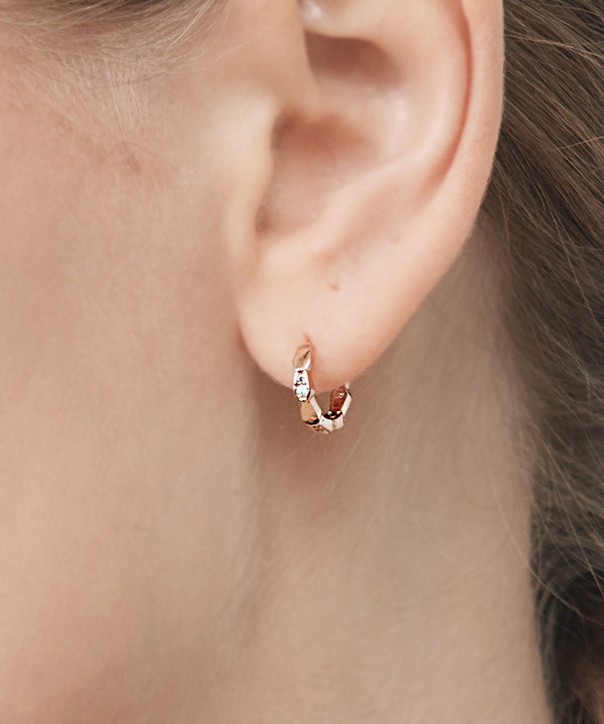 엘르주얼리(ELLEJEWELRY) 14K GF 큐빅 포인트 원터치 귀걸이 ELGPEE506