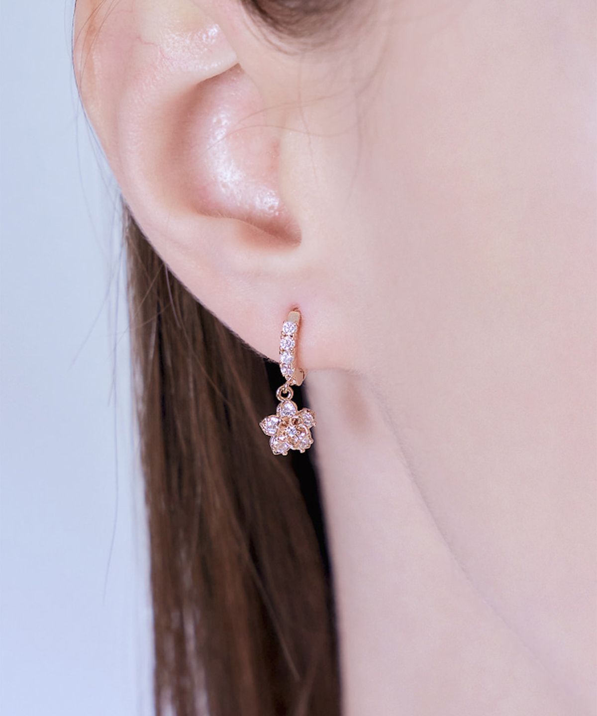 엘르주얼리(ELLEJEWELRY) 14K GF 블라썸 큐빅 원터치 귀걸이 ELGPEE426