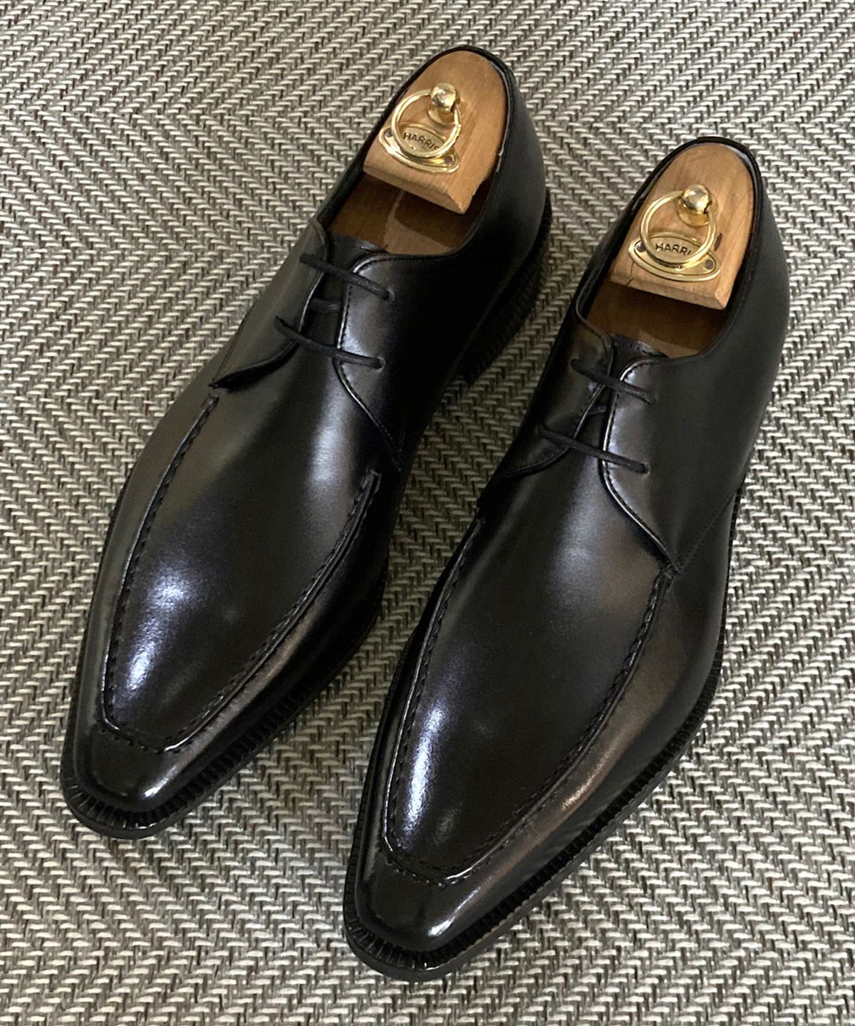 조앤슈(JOENSHOE) 비루투오소 퍼블릭 홀컷 옥스퍼드 블랙 fg
