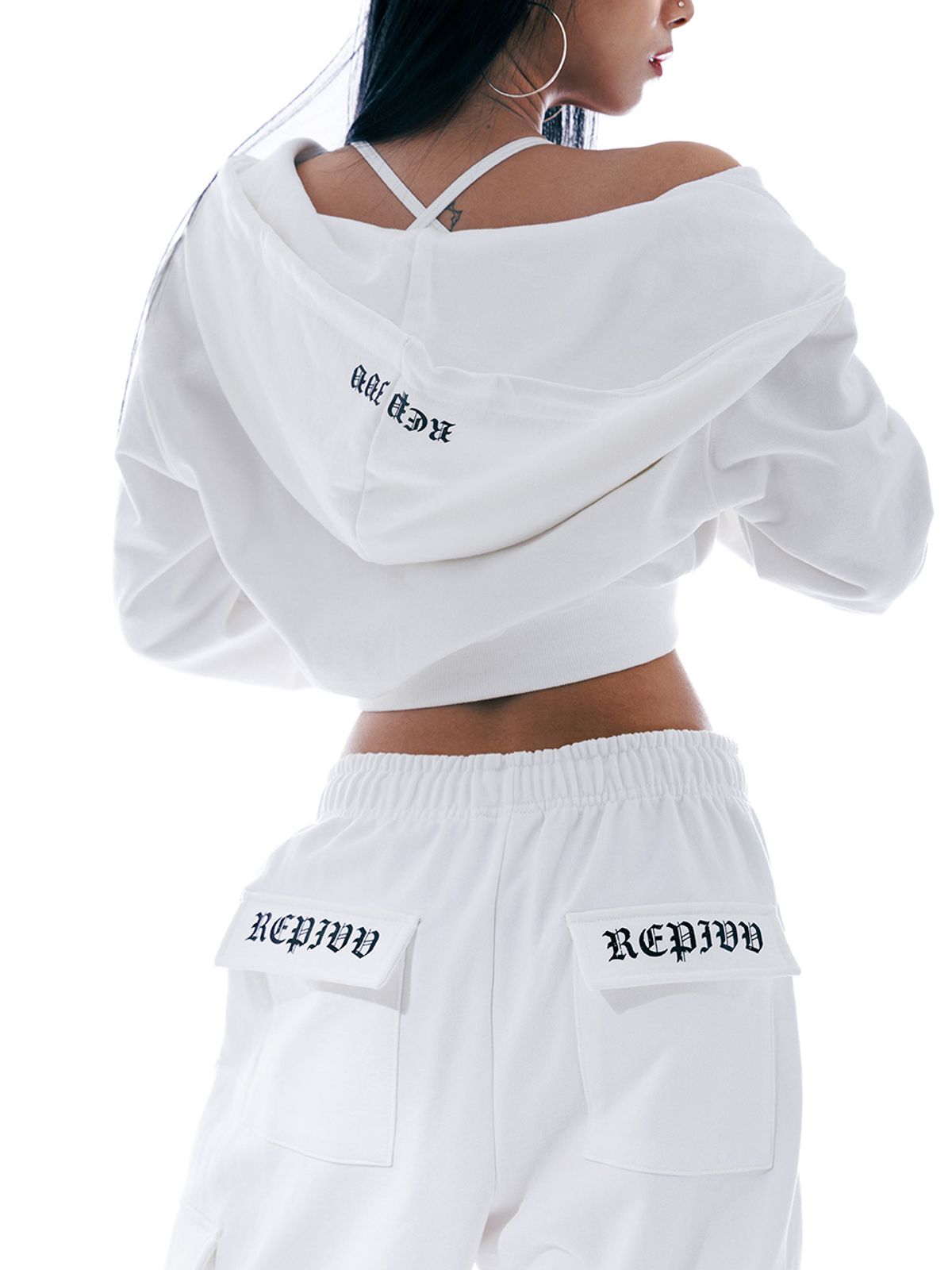 레피브(REPIVV) 디스트레스드 로고 카고 조거 팬츠 (화이트)