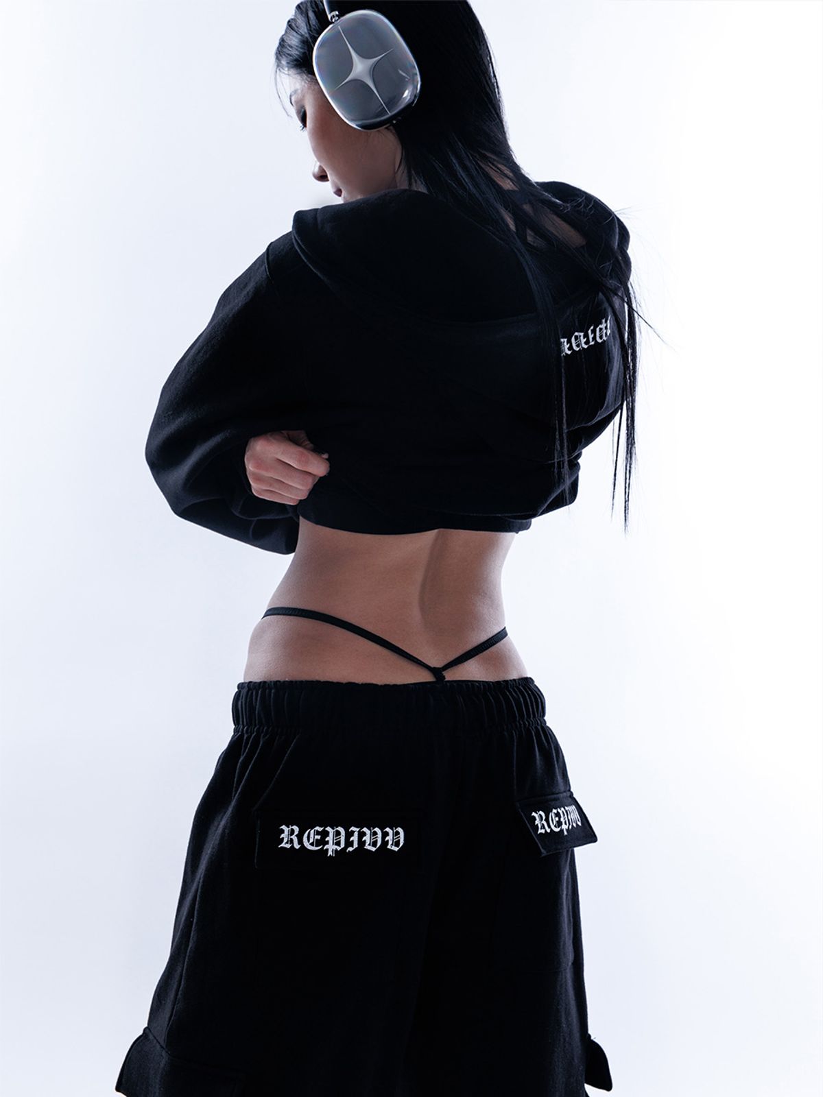 레피브(REPIVV) 디스트레스드 로고 카고 조거 팬츠 (블랙)