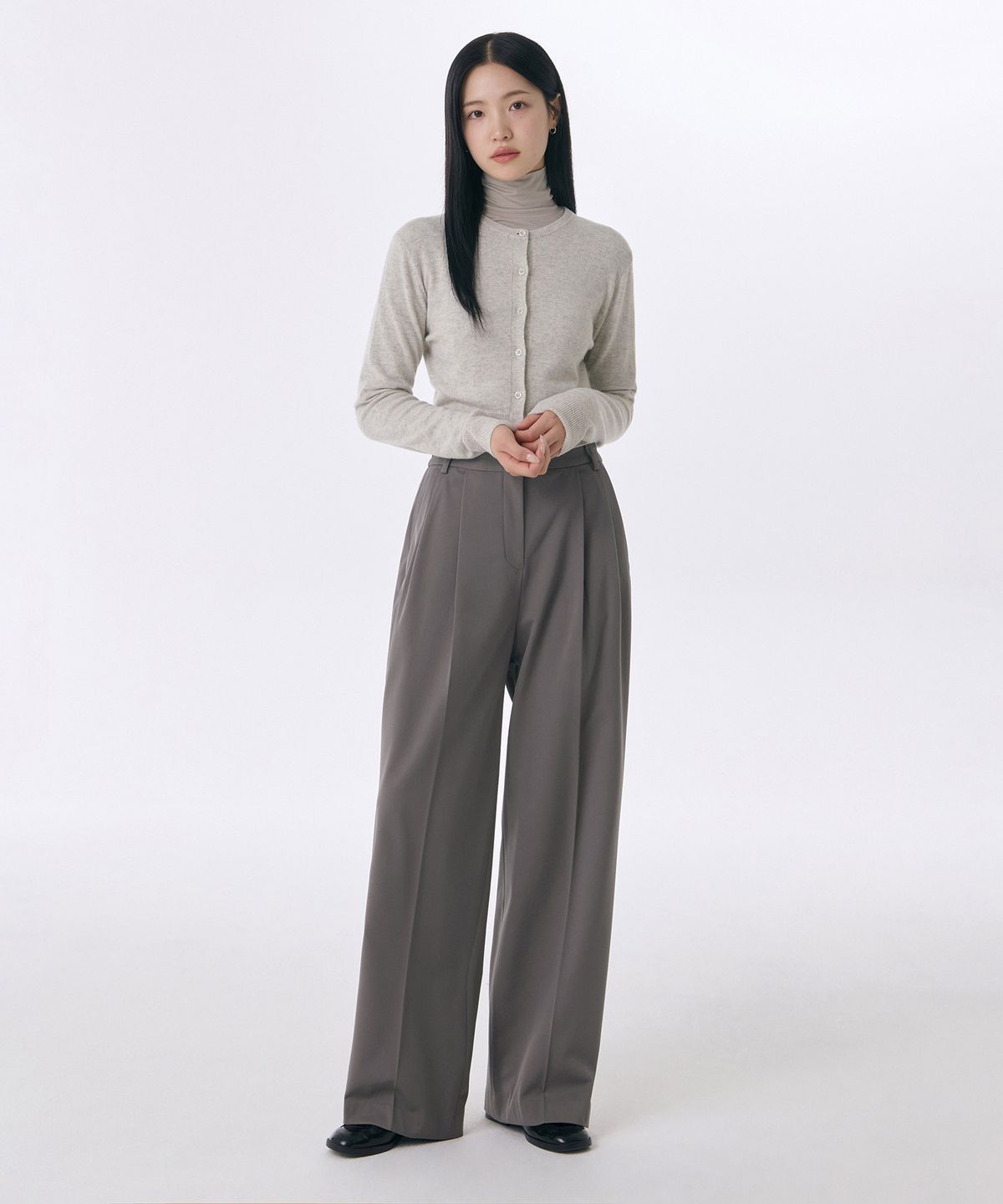 무신사 스탠다드 우먼(MUSINSA STANDARD WOMAN) 우먼즈 헤비웨이트 속기모 투 턱 와이드 밴딩 슬랙스 [웜 그레이]