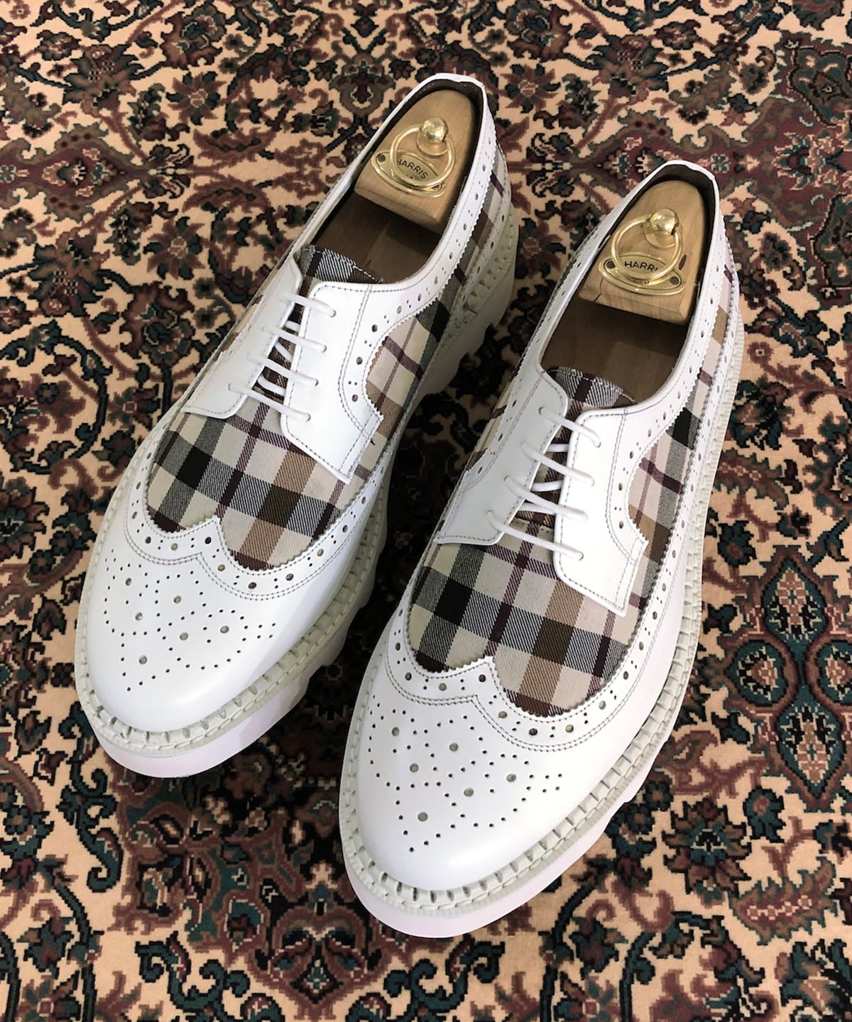 조앤슈(JOENSHOE) 헤이마켄 클래식체크 윙팁 워커 화이트