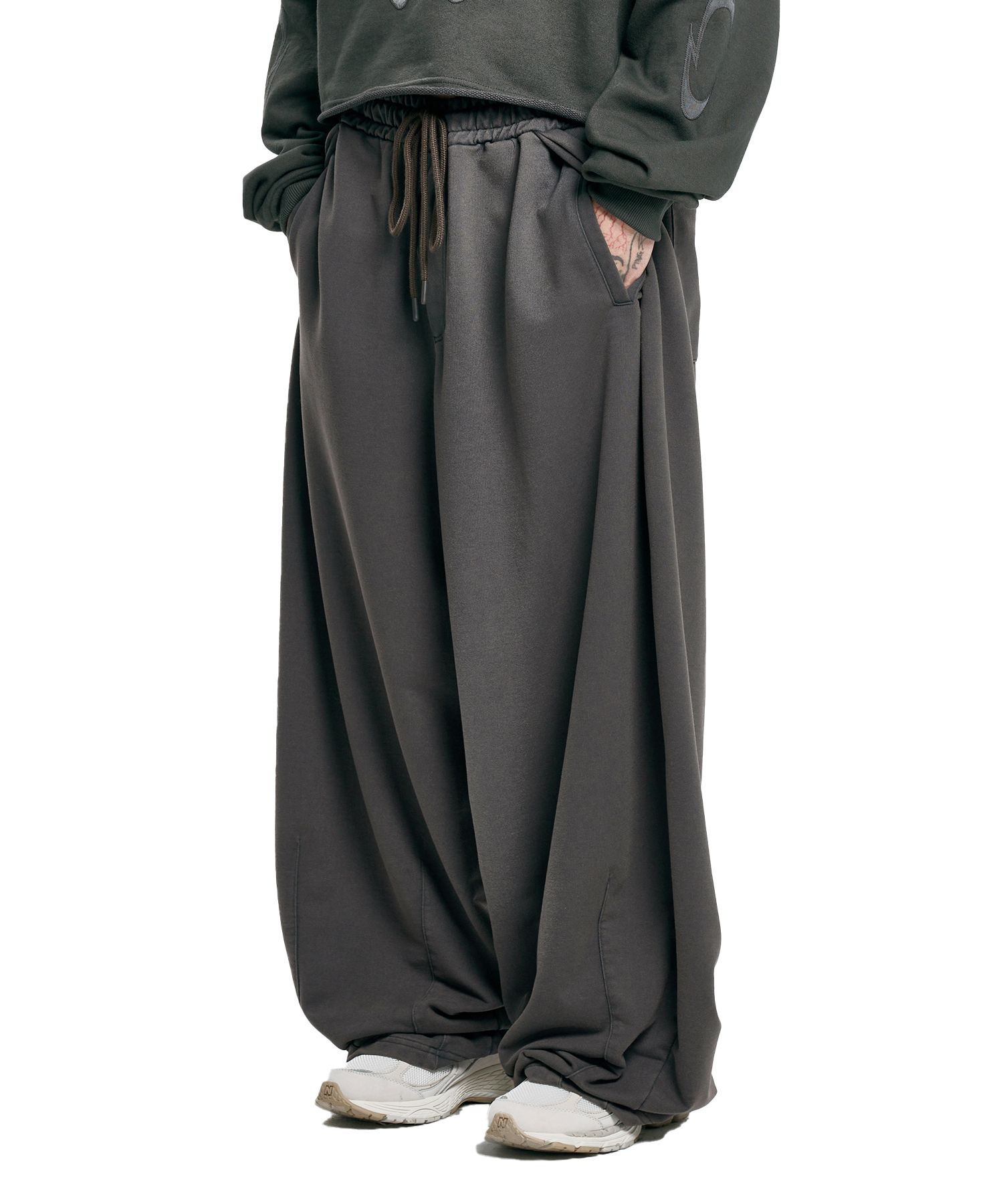 【AJO AJOBYAJO】23FW★ One Tuck Sweat Pants MUSINSA | AJOBYAJO One Tuck Washed Sweat Pants [CHARCOAL]