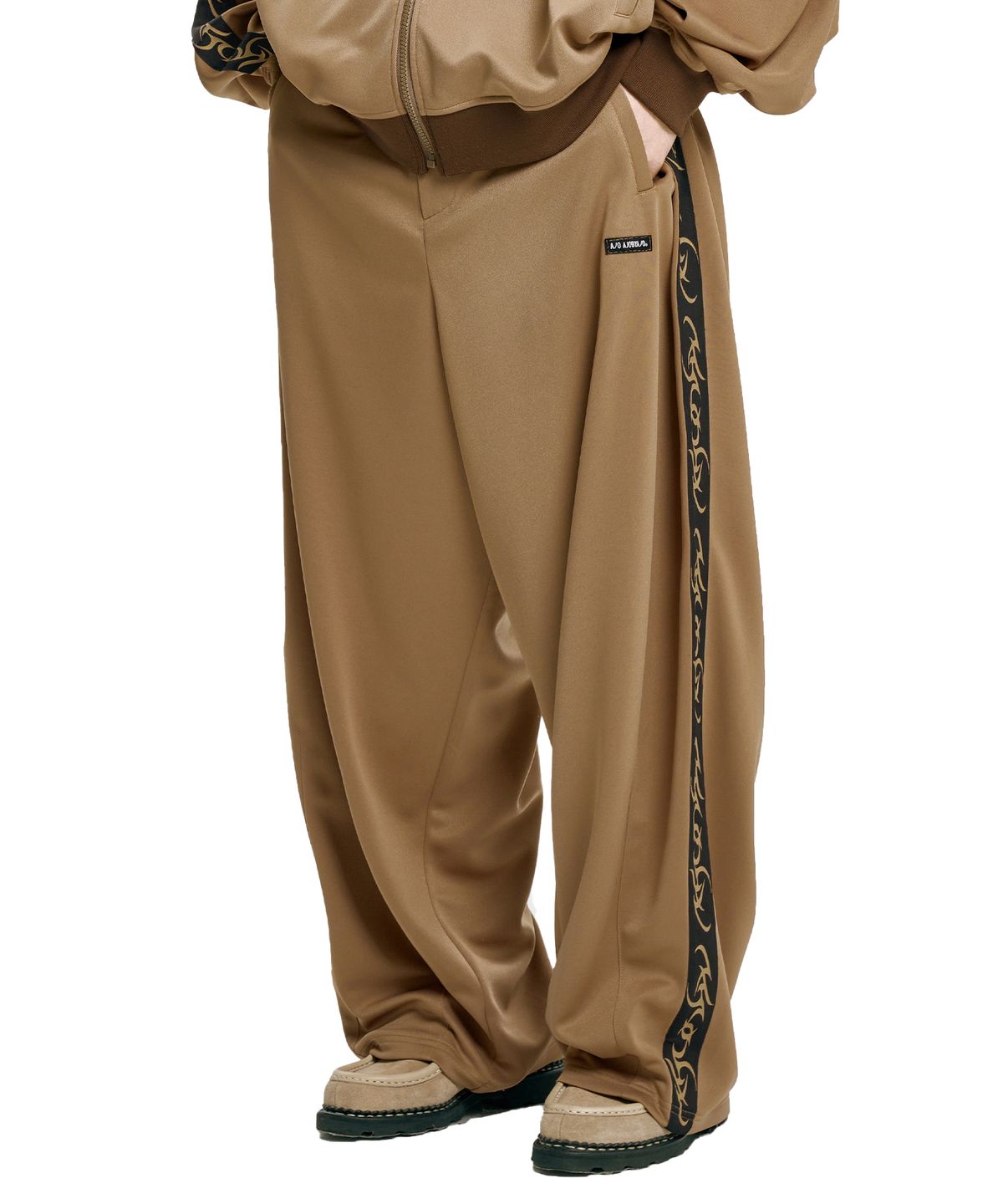 아조바이아조(AJOBYAJO) One Tuck Track Pants [MOCHA]