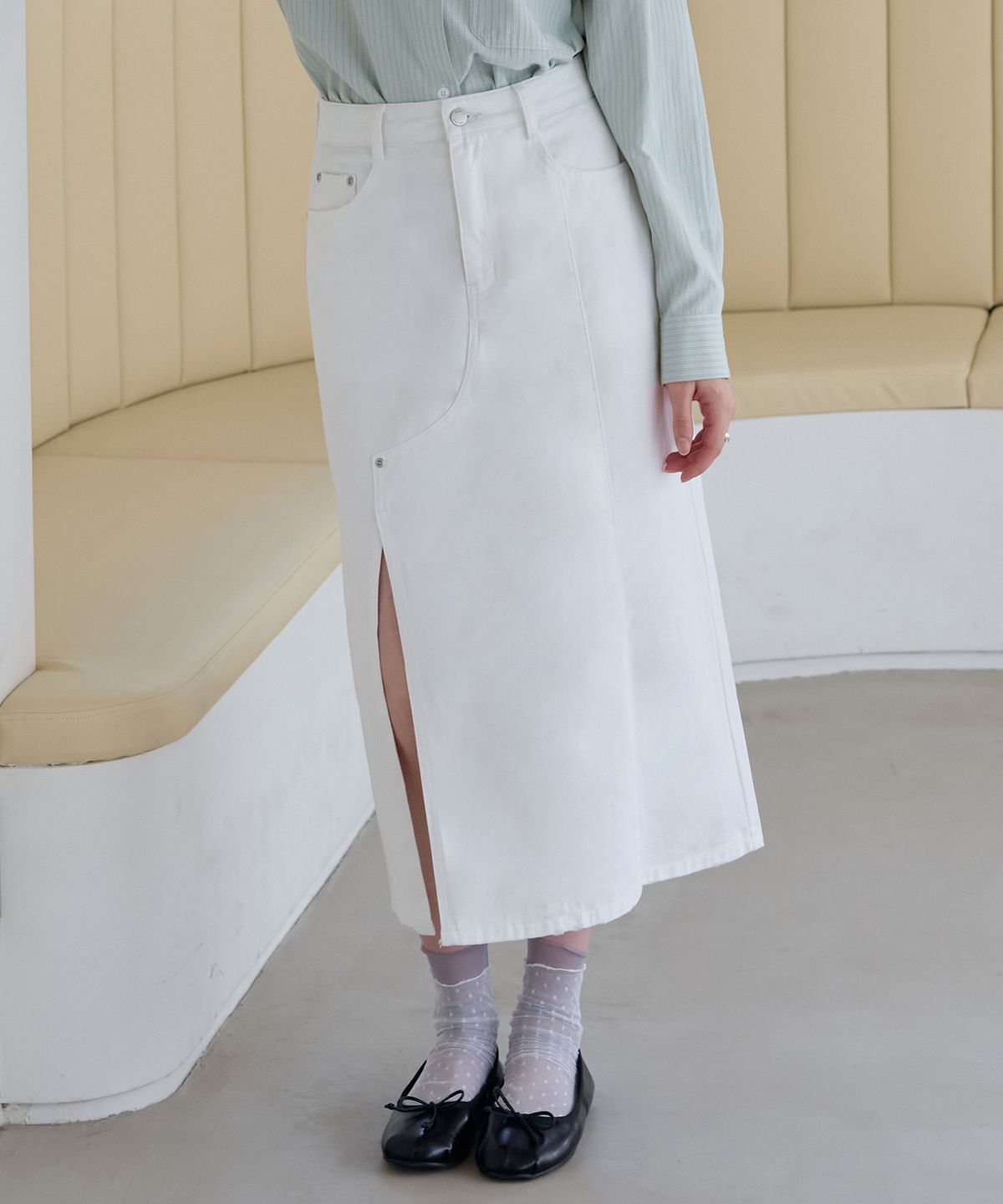 드로우핏 우먼(DRAWFIT WOMEN) 버티컬 라인 데님 롱 스커트 [WHITE]