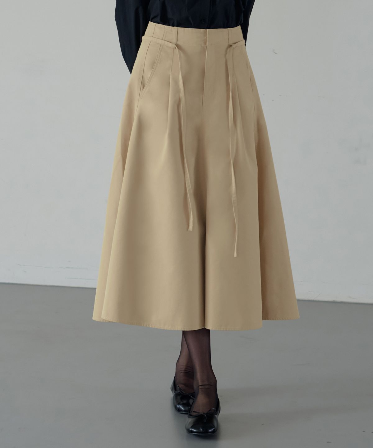 드로우핏 우먼(DRAWFIT WOMEN) 원 턱 코튼 플레어 스커트 [BEIGE]
