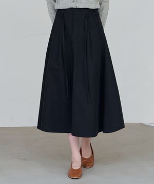 원 턱 코튼 플레어 스커트 [BLACK]