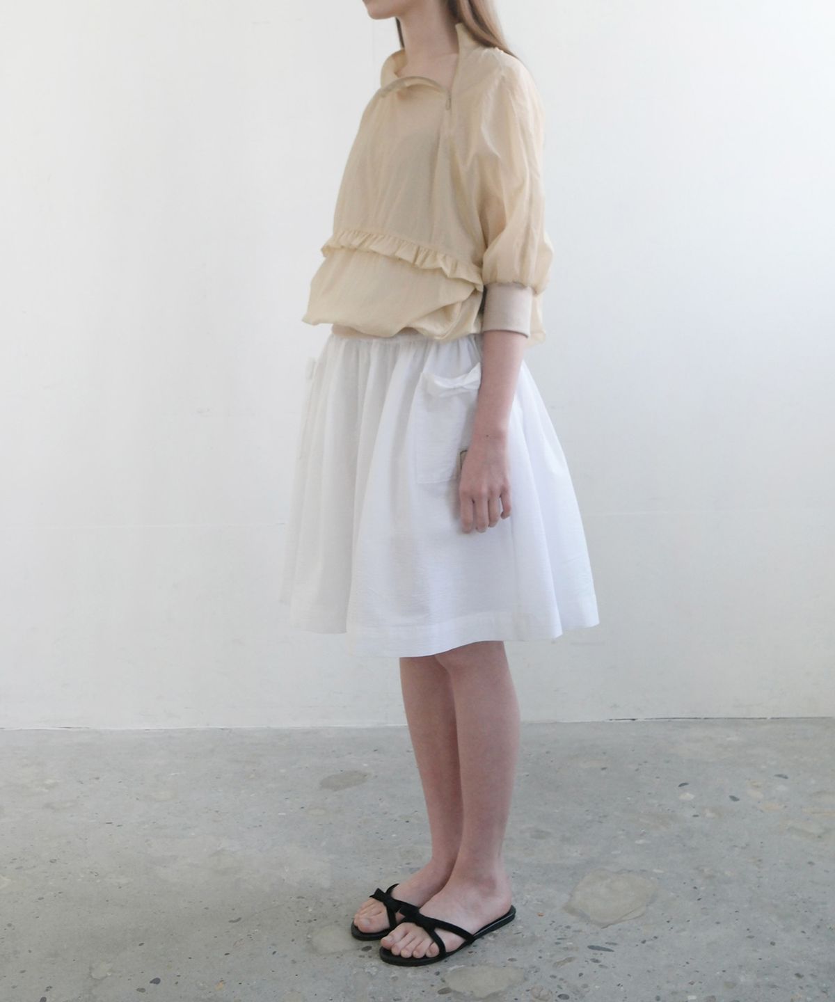 유베이지(UBEIGE) 시어서커 리본 포켓 스커트 (White)