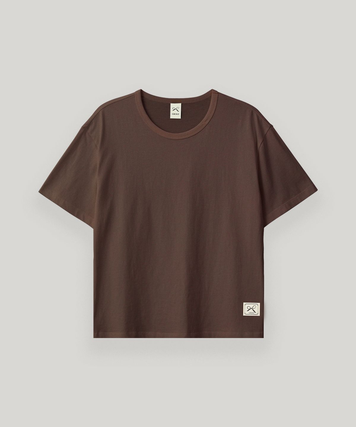 유베이지(UBEIGE) 베이직 라벨 반팔티셔츠 (Brown)
