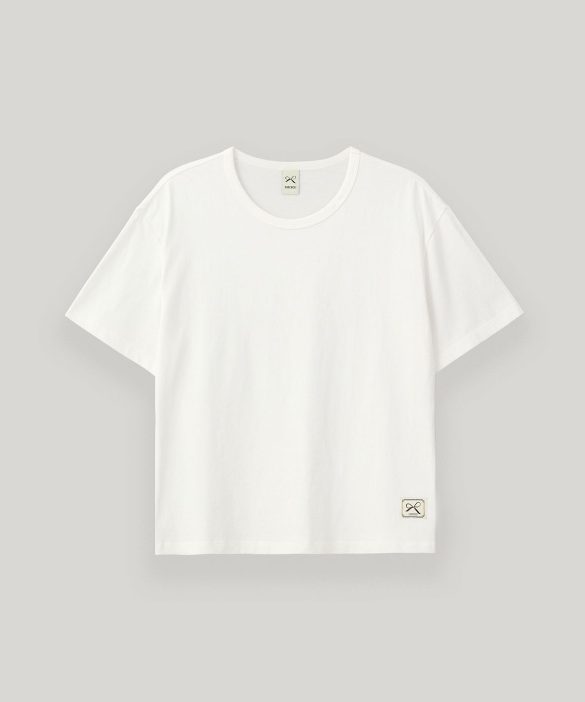 유베이지(UBEIGE) 베이직 라벨 반팔티셔츠 (White)
