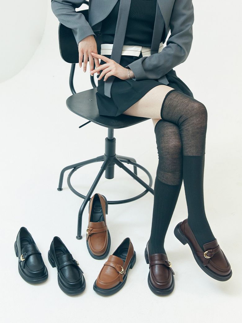 마쯔 여성 경량 스트랩 포인트 로퍼 4cm LCWC49M439