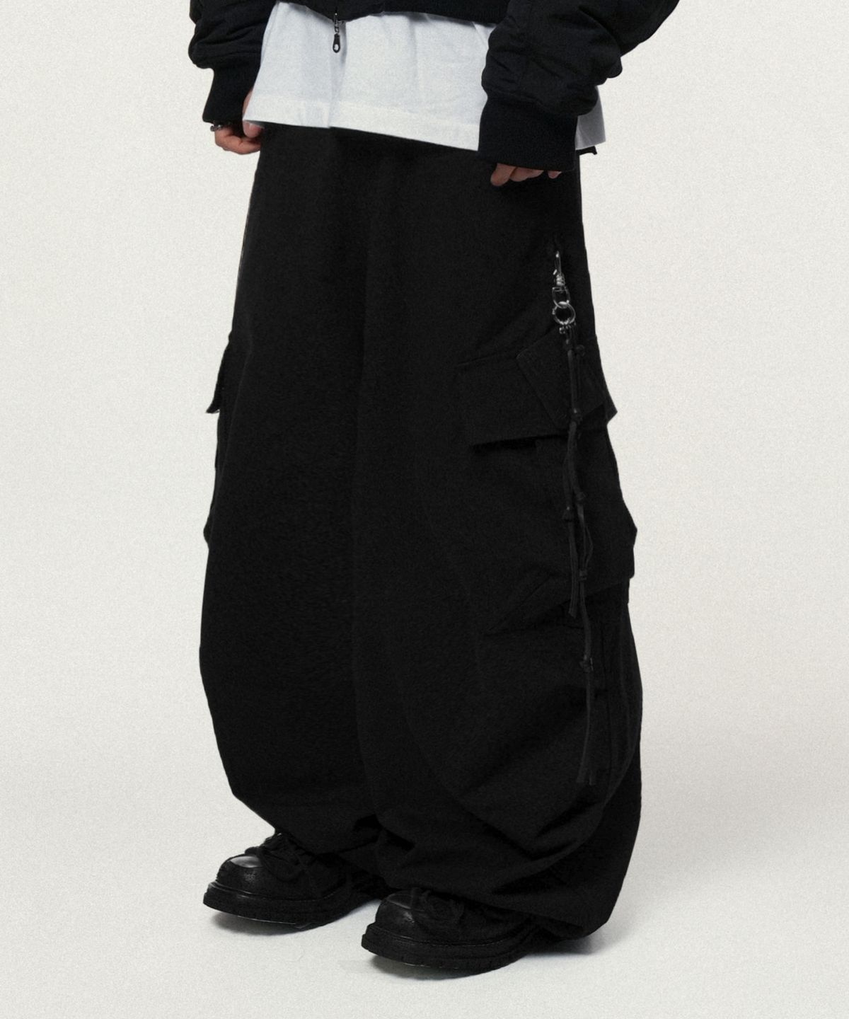 아이돈워너셀(IDWS) Andy Twill Balloon Cargo Pants Black