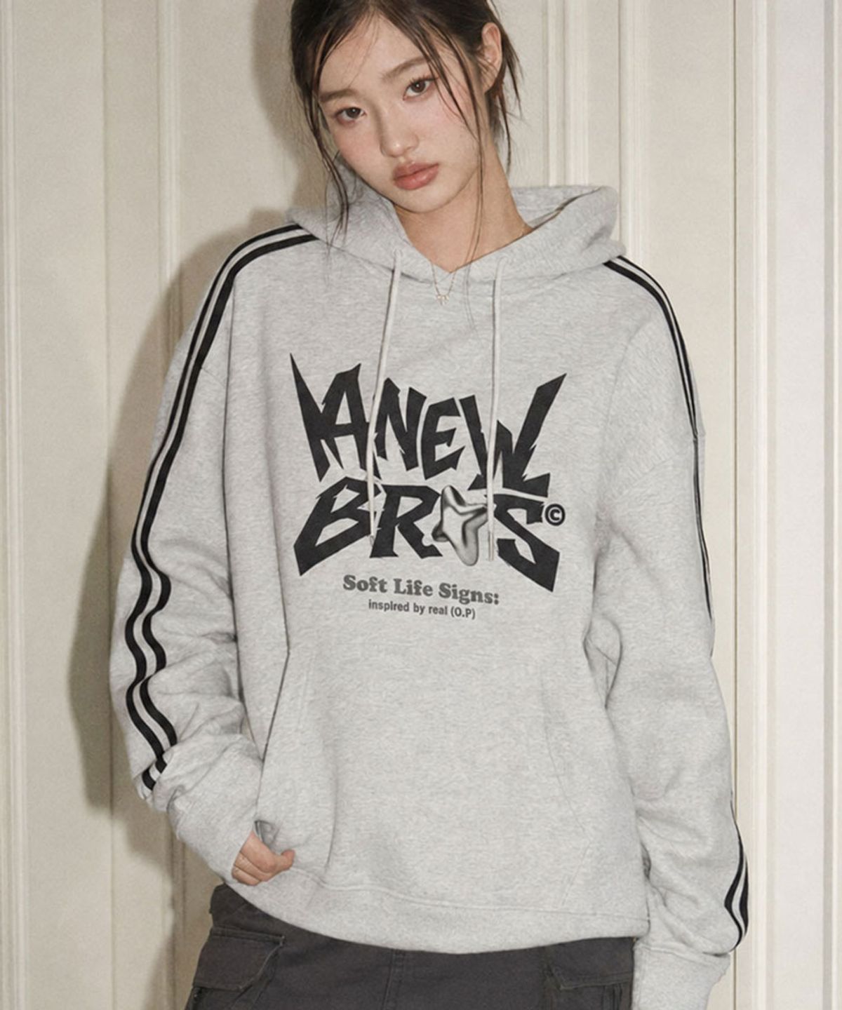 어뉴브로스(ANEWBROS) 디어사인 트랙 오버핏 후드티셔츠 4 Color [ANBI_8003]