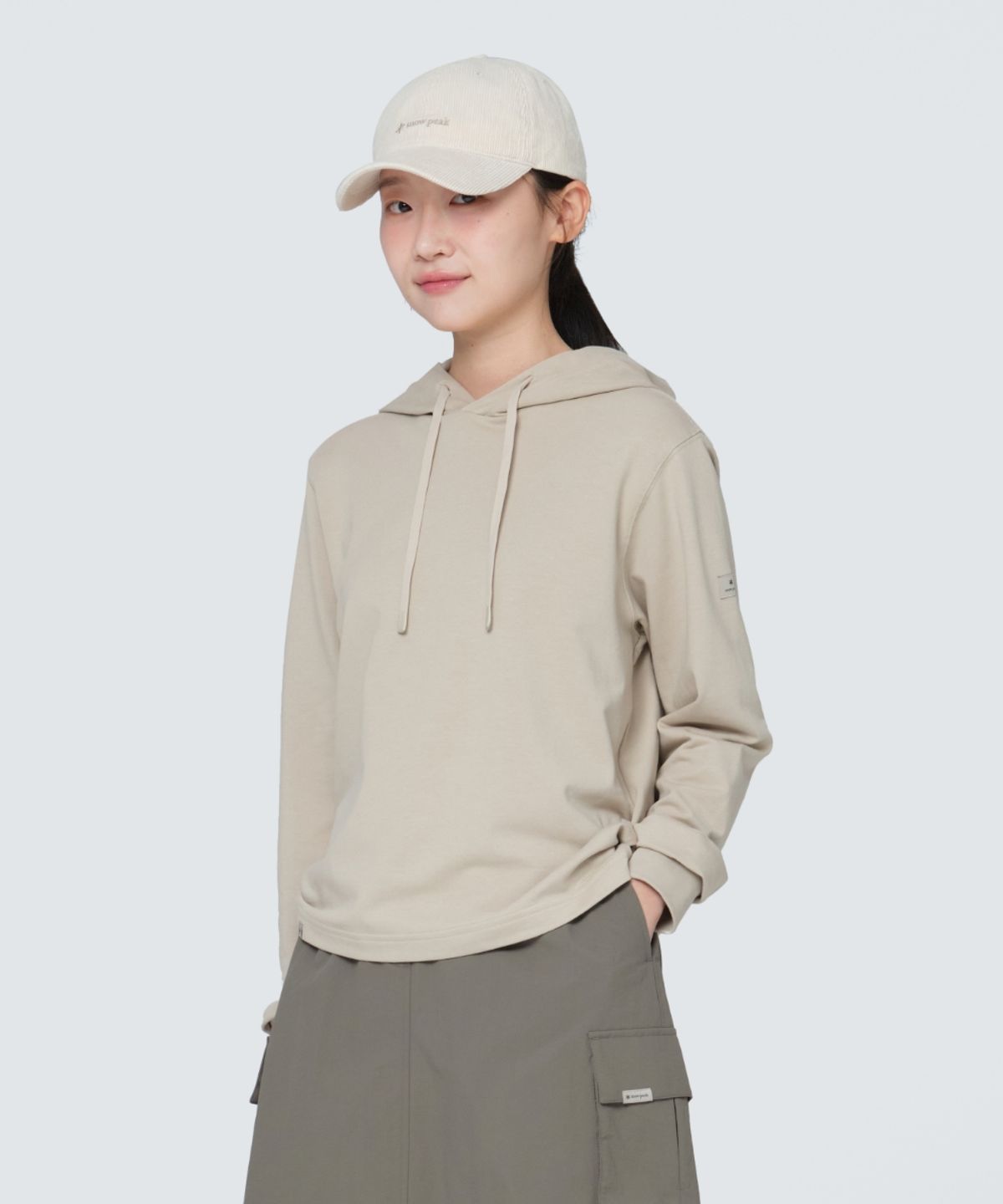 스노우피크 어패럴(SNOWPEAK APPAREL) 베이직 여성 세미크롭 후드 티셔츠 (S24FWFHD11) Beige