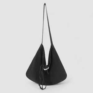 가벼운 데일리 크로스 숄더 에코백 _ [꽃자수블랙]