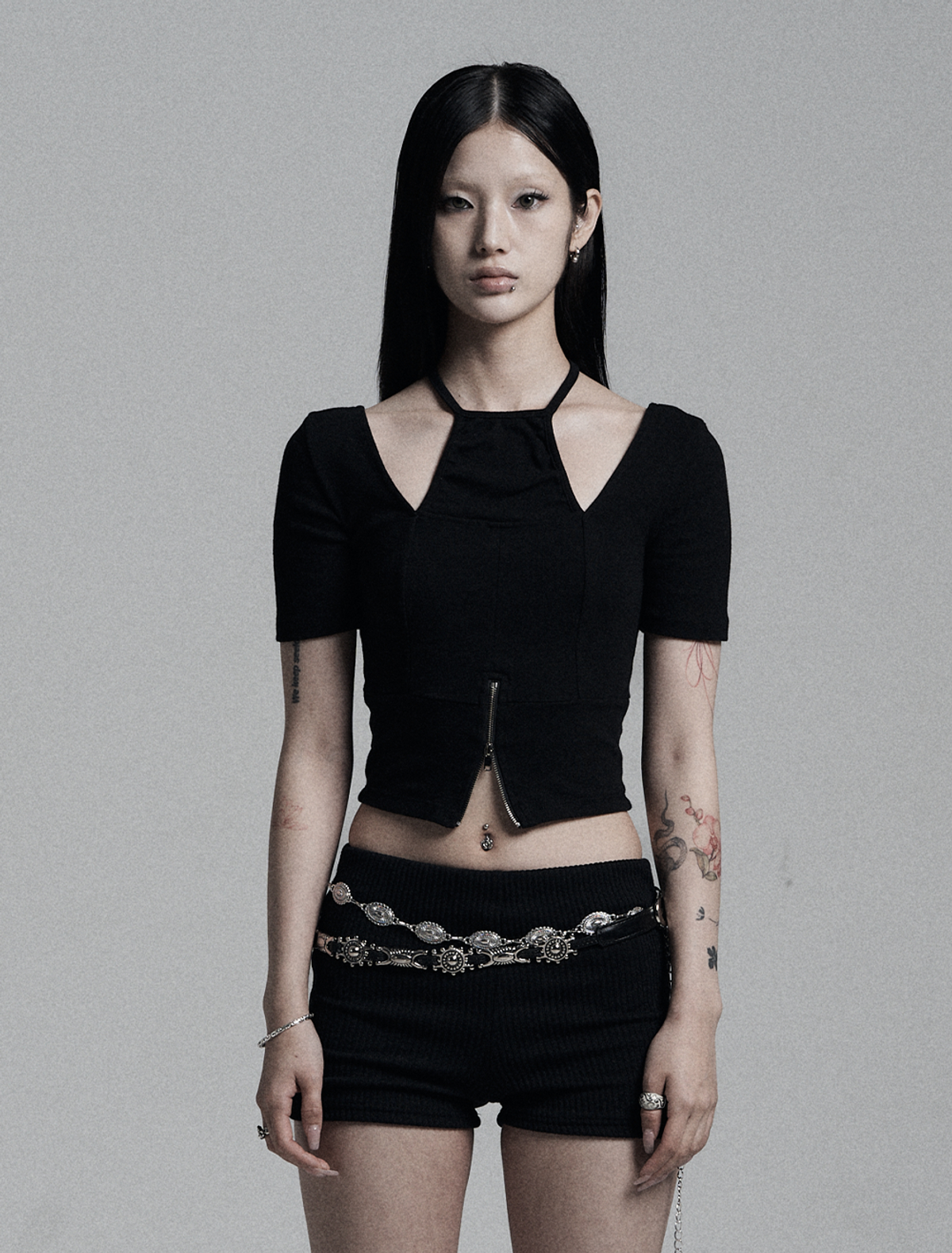 미트라(MITRA) 컷아웃 레이어드 집업탑