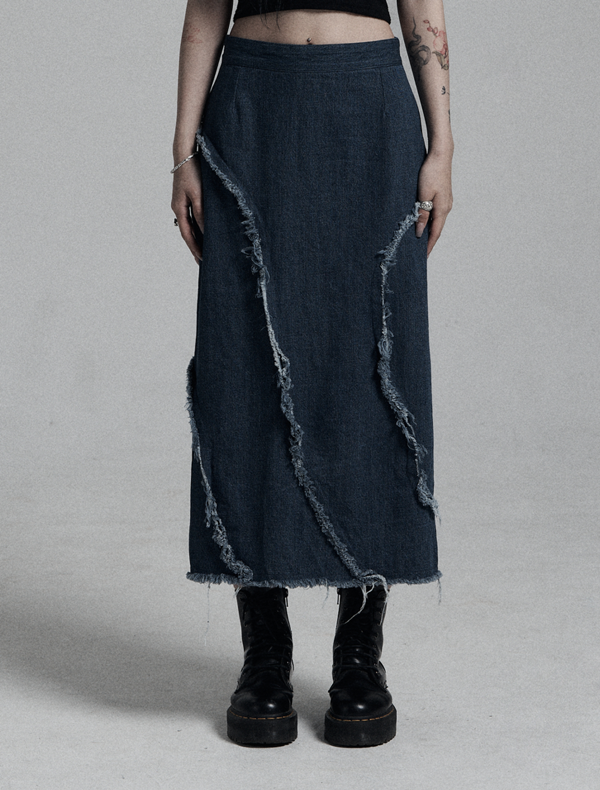 미트라(MITRA) 파도 데미지 데님 롱스커트 _ Indigo