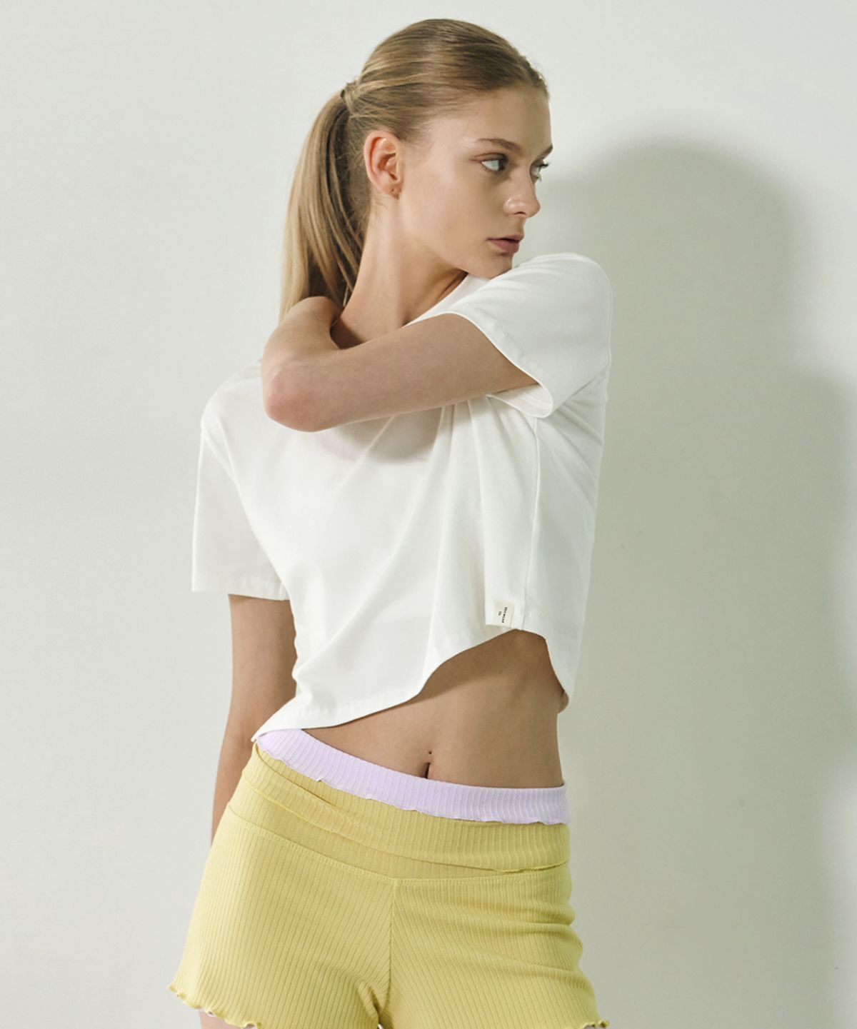 데비웨어(DEVIWEAR) 베이직 크롭 반팔티 DEVI-T0109-화이트