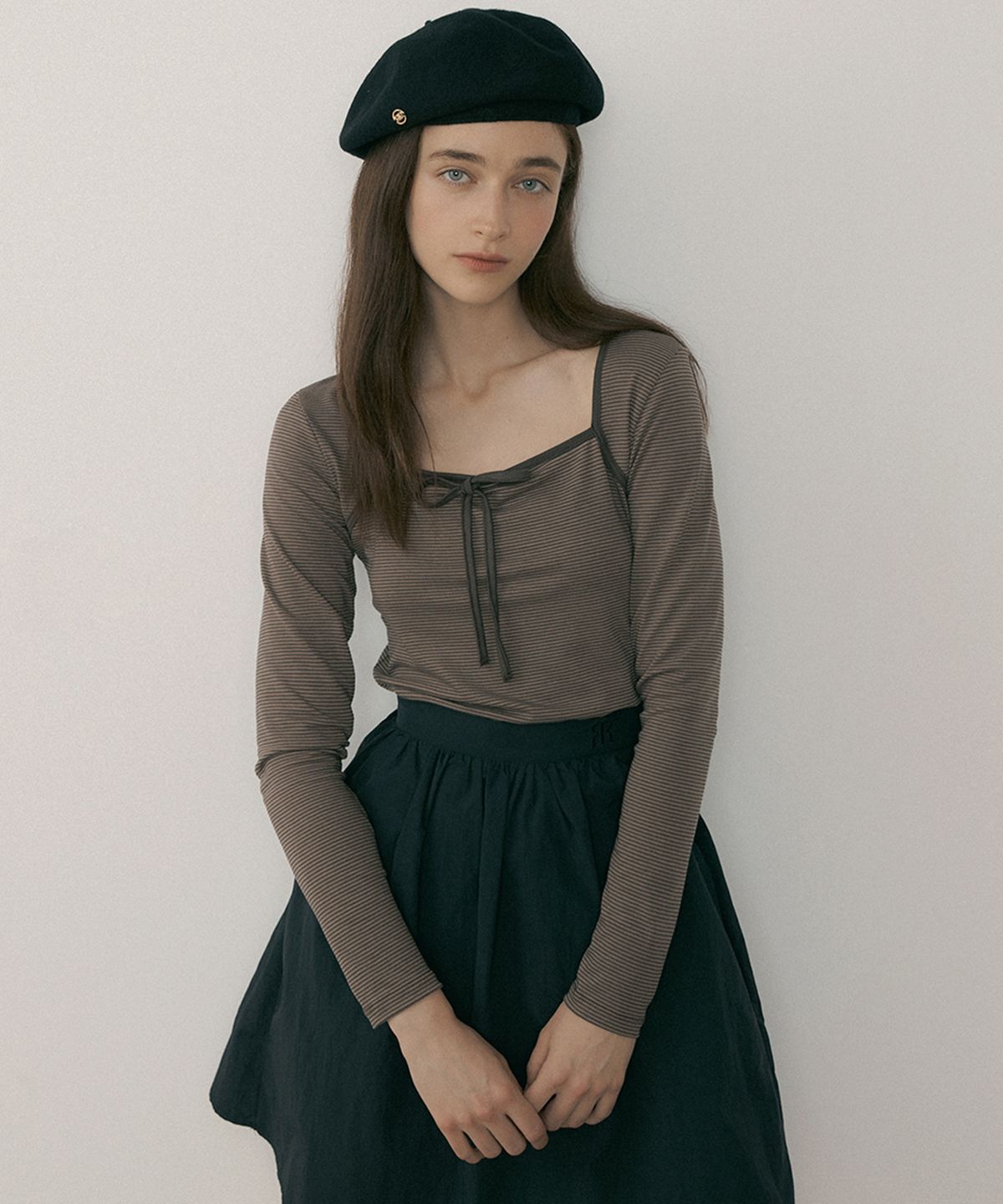 리올그(REORG) MOR STRIPE SQUARE NECK RIBBON T-SHIRTS BROWN