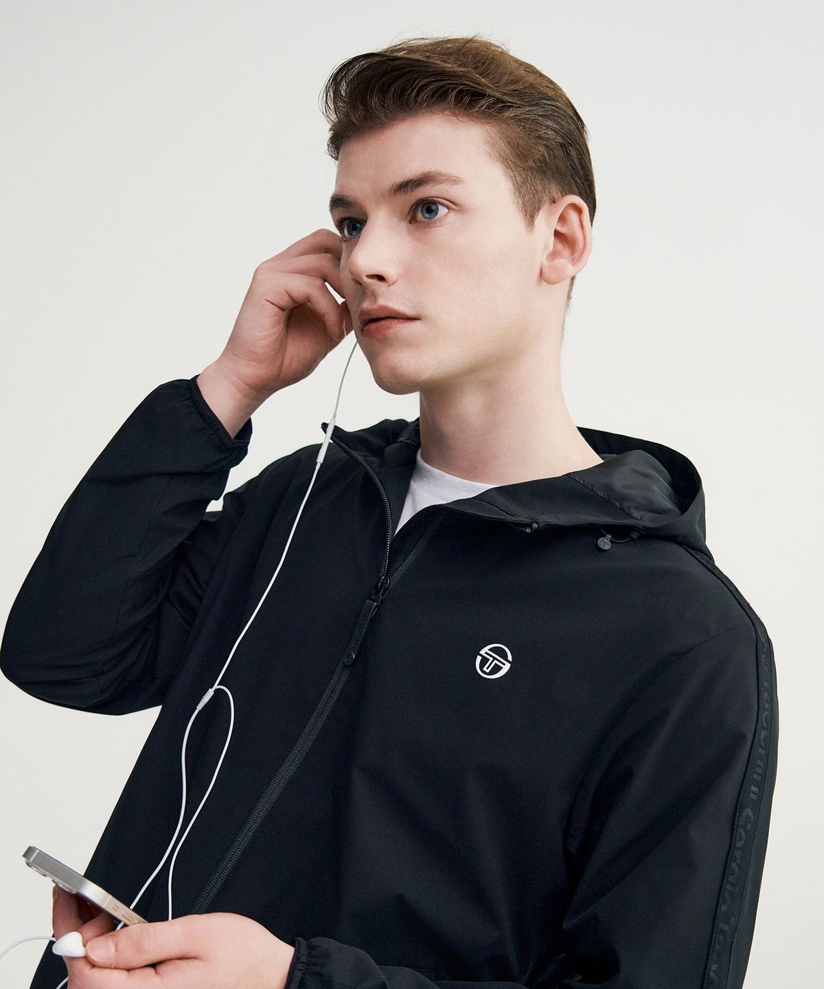 세르지오 타키니(SERGIO TACCHINI) M 에센셜 웜업 후드 자켓 (Black)