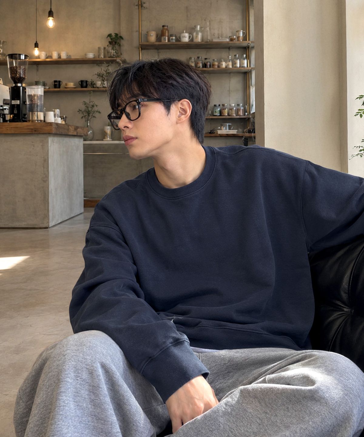 엑스오엑스(XOX) 세미 오버핏 스웻 셔츠 [NAVY BLUE]