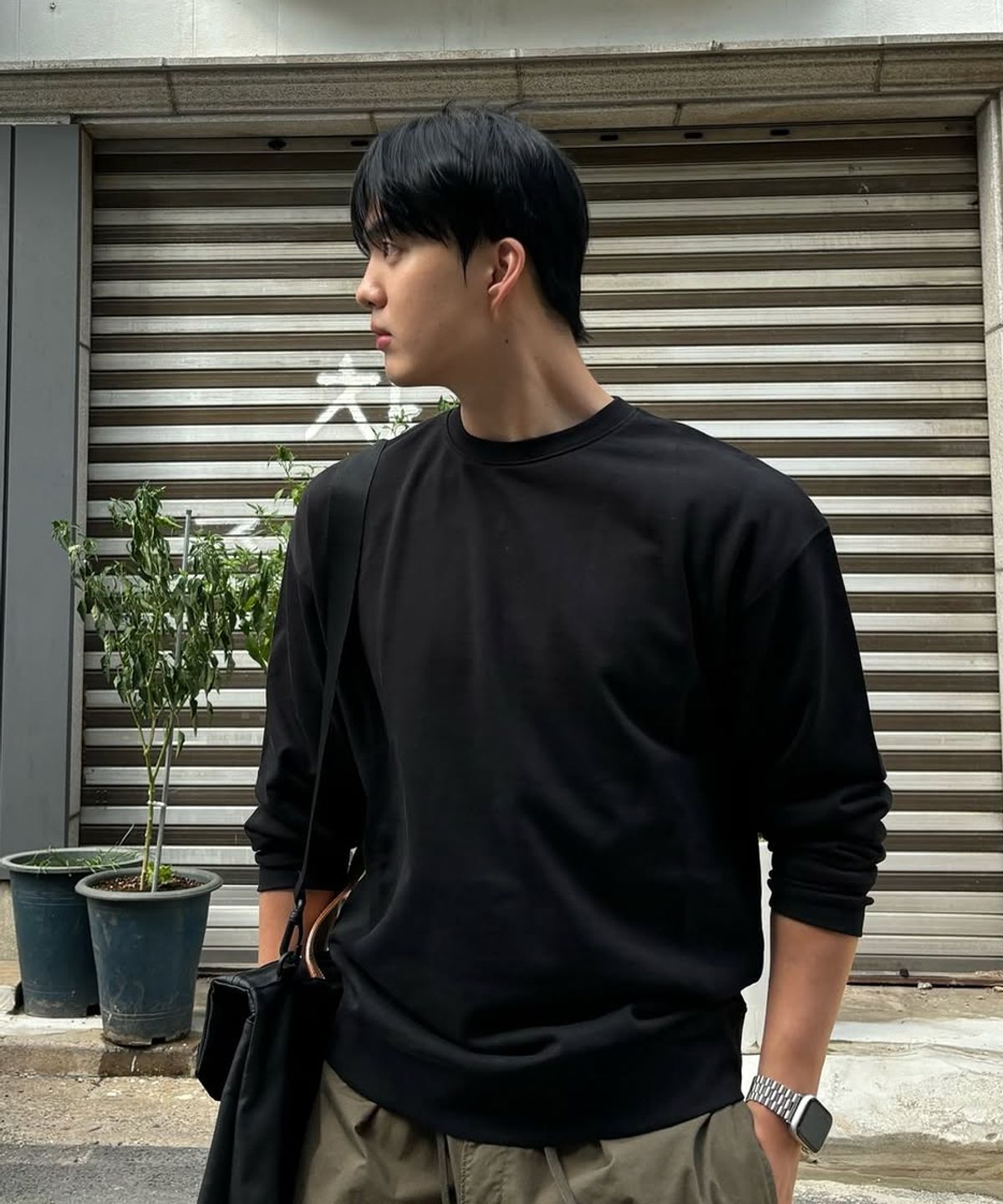 엑스오엑스(XOX) 세미 오버핏 스웻 셔츠 [BLACK]