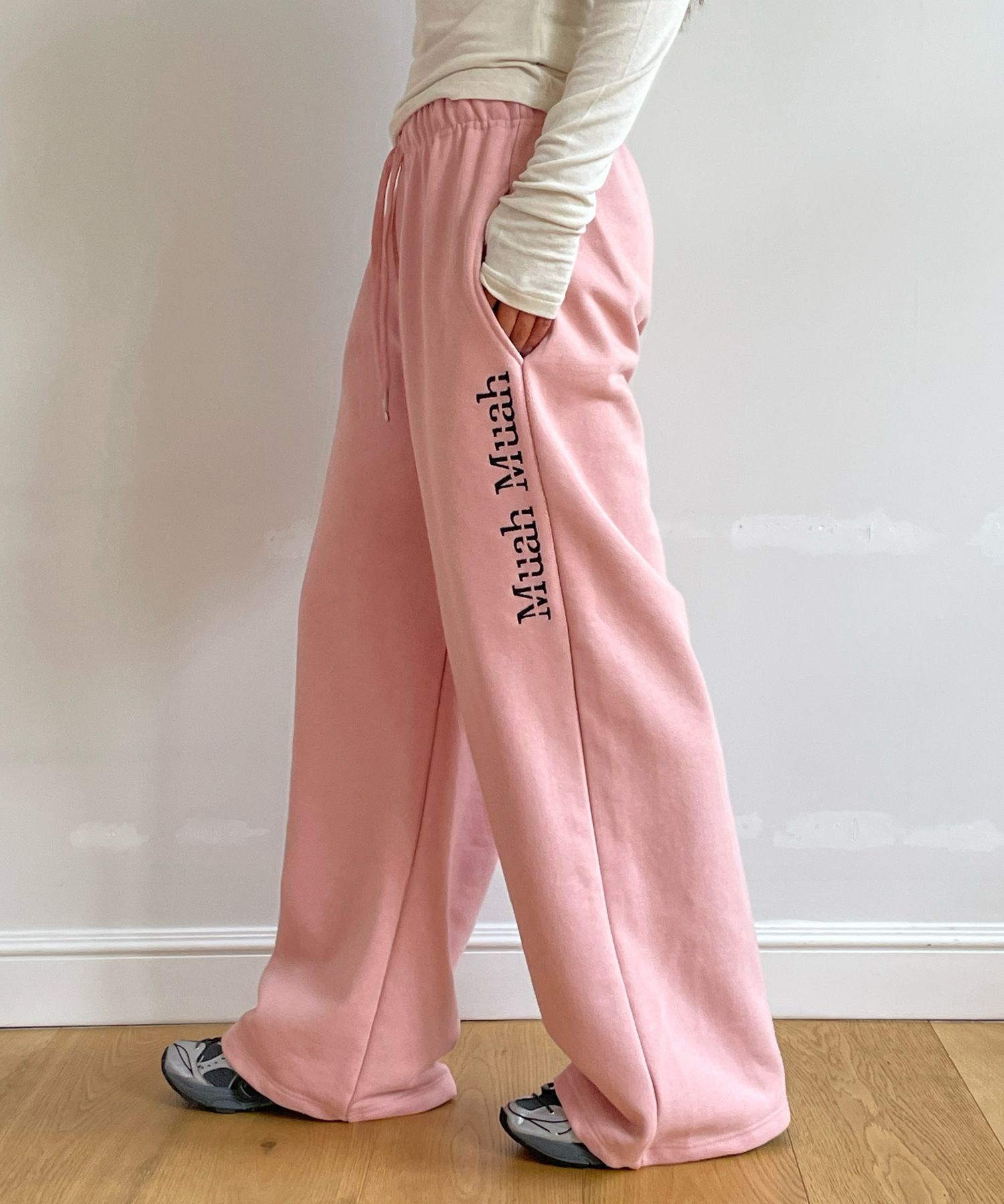 【MUAHMUAH】LOGO STITCH WIDE BANDING PANTS★送料・関税込 MUSINSA | MUAHMUAH Logo stitch wide banding pants [black]