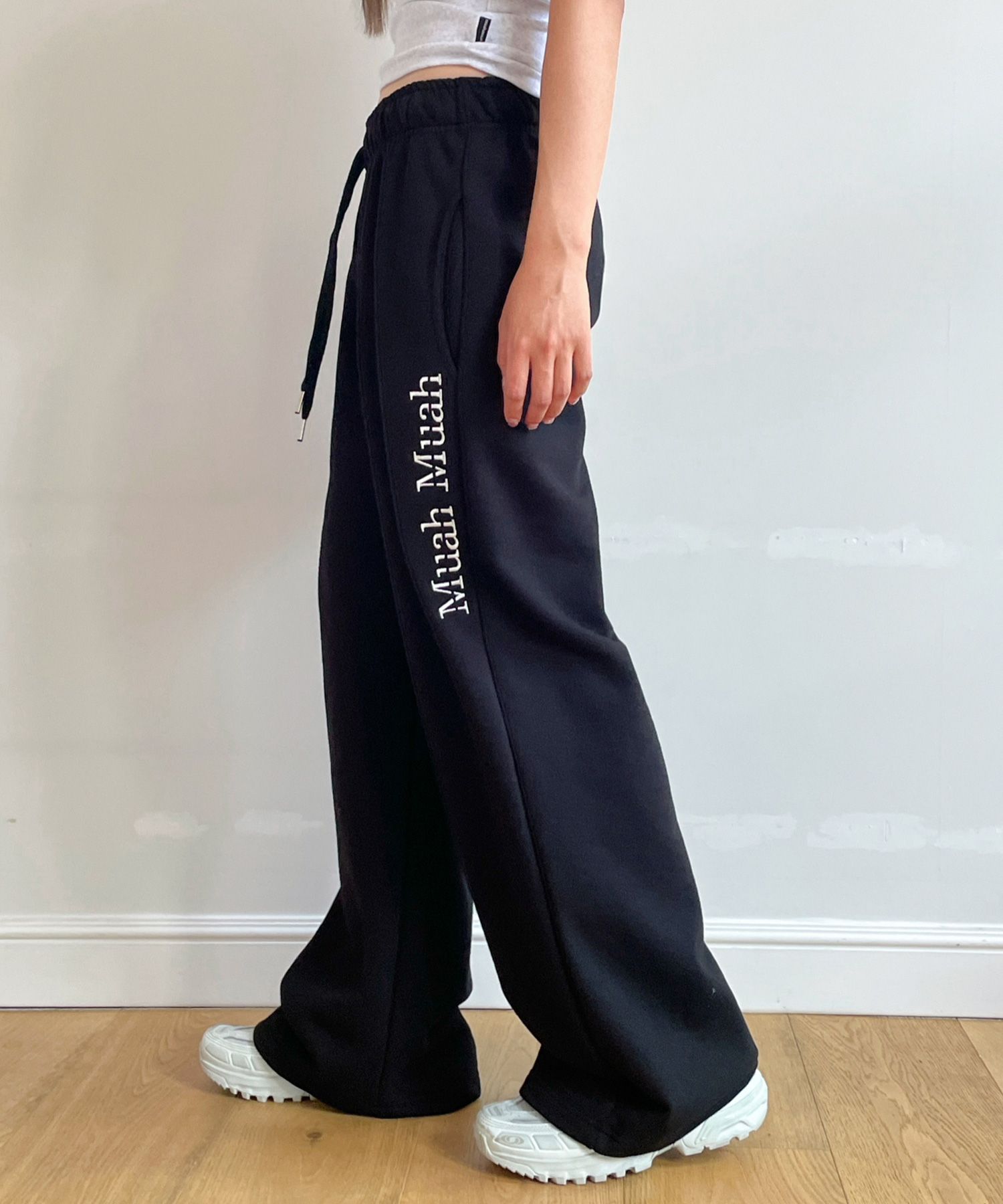 ●muahmuah● Logostitch wide banding pants charcoal _MUP2480 MUSINSA | MUAHMUAH [Juri/Fleece] Logo Stitch Wide Banding