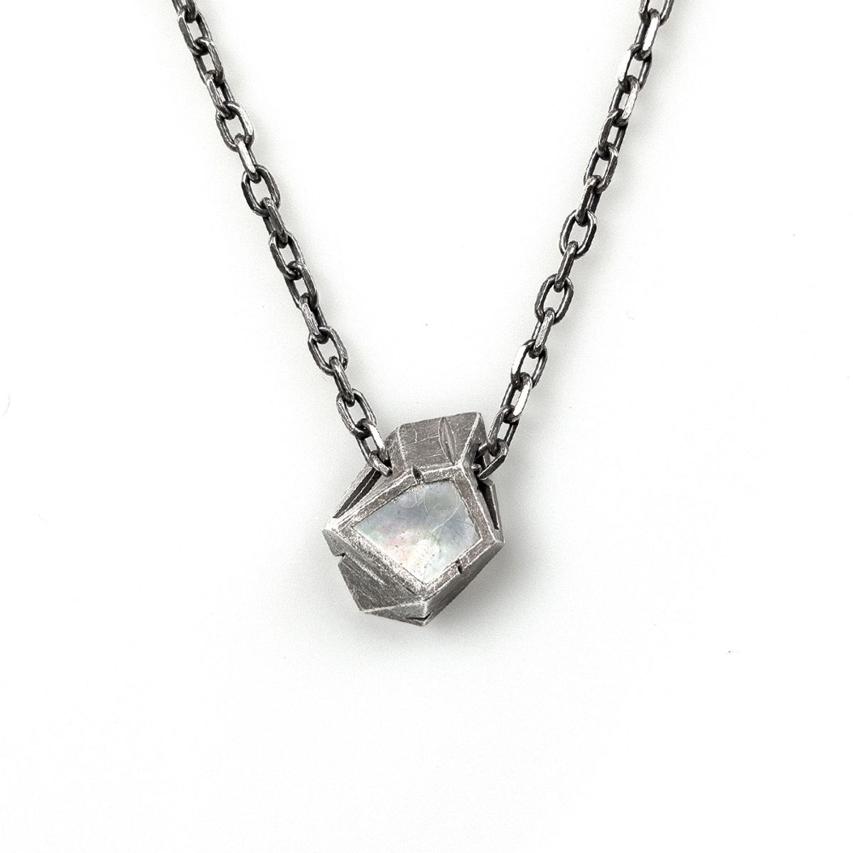 어 그라운드 링(AGROUNDRING) Polygon Necklace (백자개)