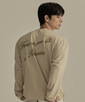 피그먼트 포커스 오버핏 긴팔 티셔츠 (베이지) 24TL02