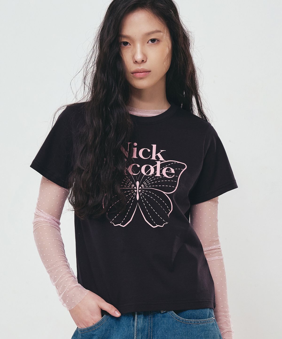 닉앤니콜(NICK&NICOLE) BUTTERFLY NICOLE LABEL SLIM TOP_BLACK PINK