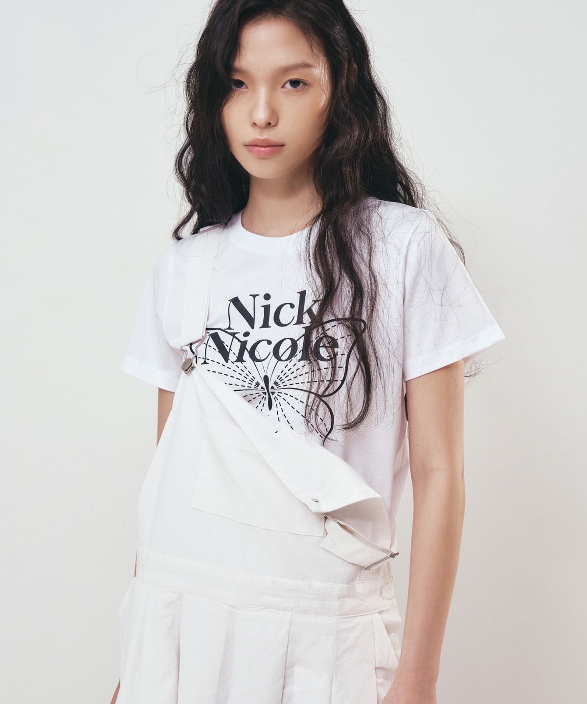 닉앤니콜(NICK&NICOLE) BUTTERFLY NICOLE LABEL SLIM TOP_WHITE BLACK