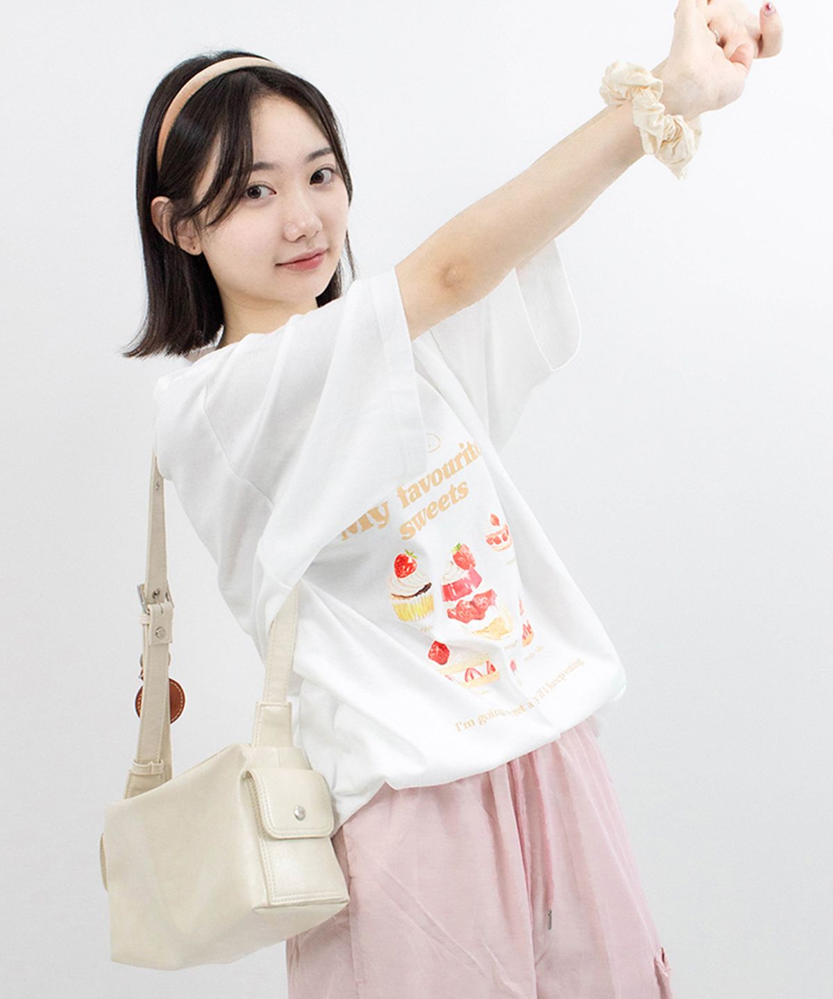 티저트(TEESSERT) 마이 페이보릿 프린팅 라운드 면 반팔티셔츠 (화이트, 블랙) TSS_03