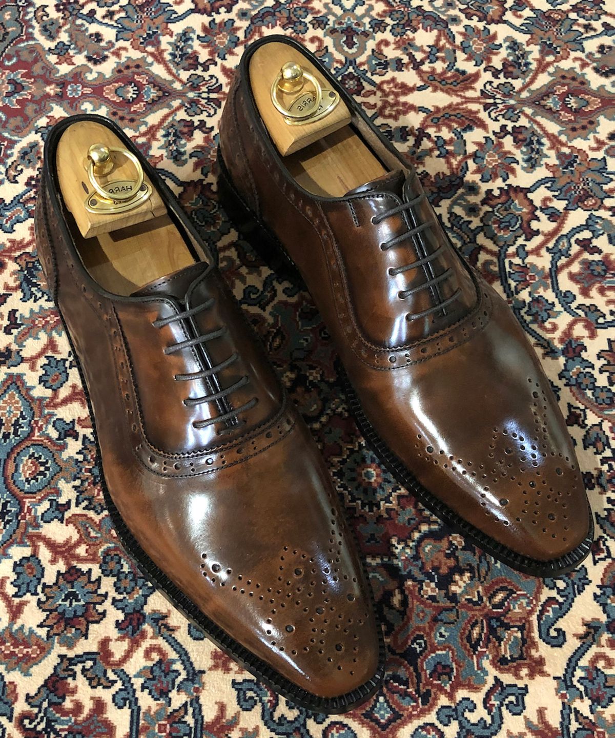 조앤슈(JOENSHOE) 윌콧 콤비 윙팁 브로깅 옥스퍼드 브라운 아도방