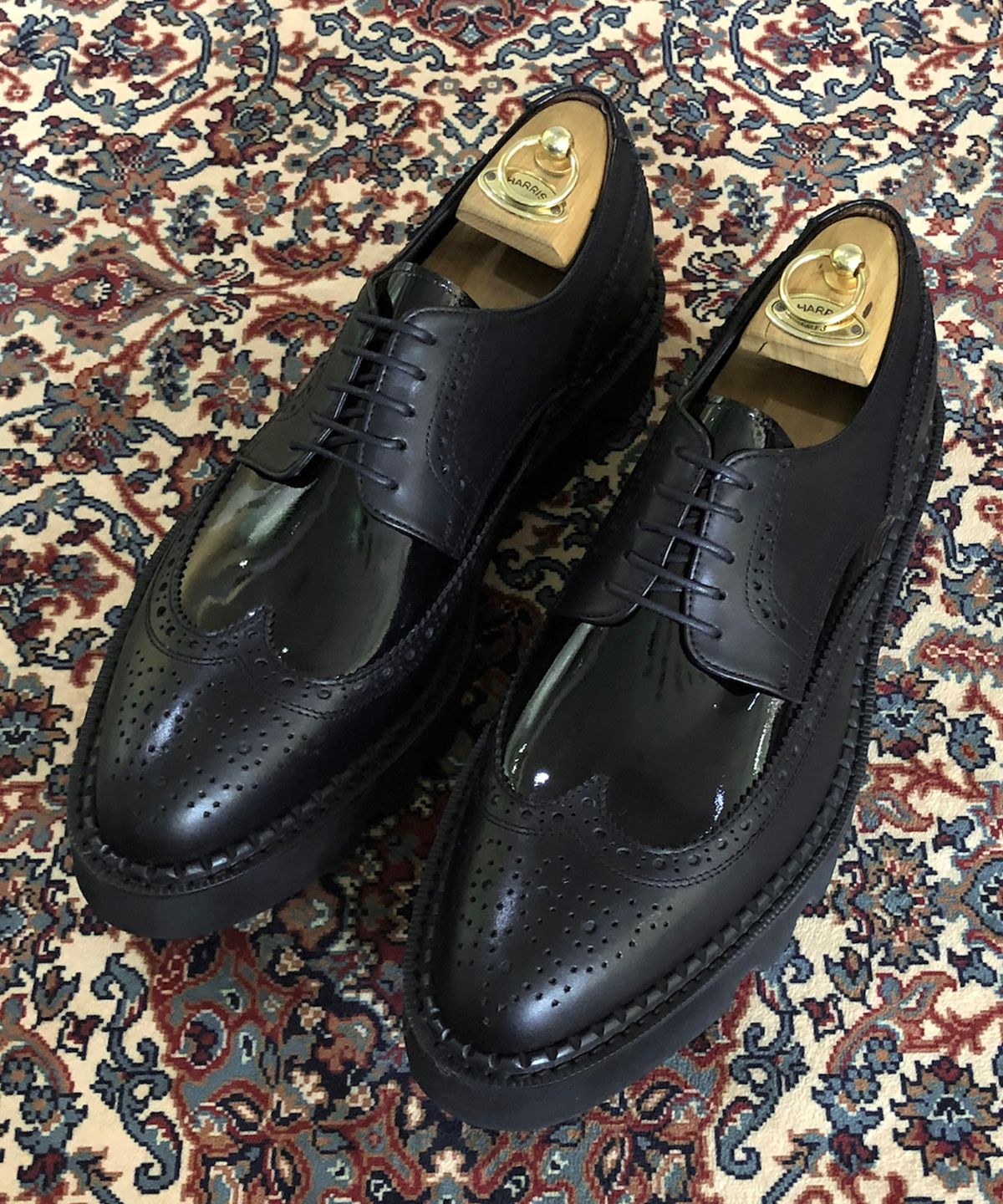 조앤슈(JOENSHOE) 휴만 슬림 윙팁 워커 블랙