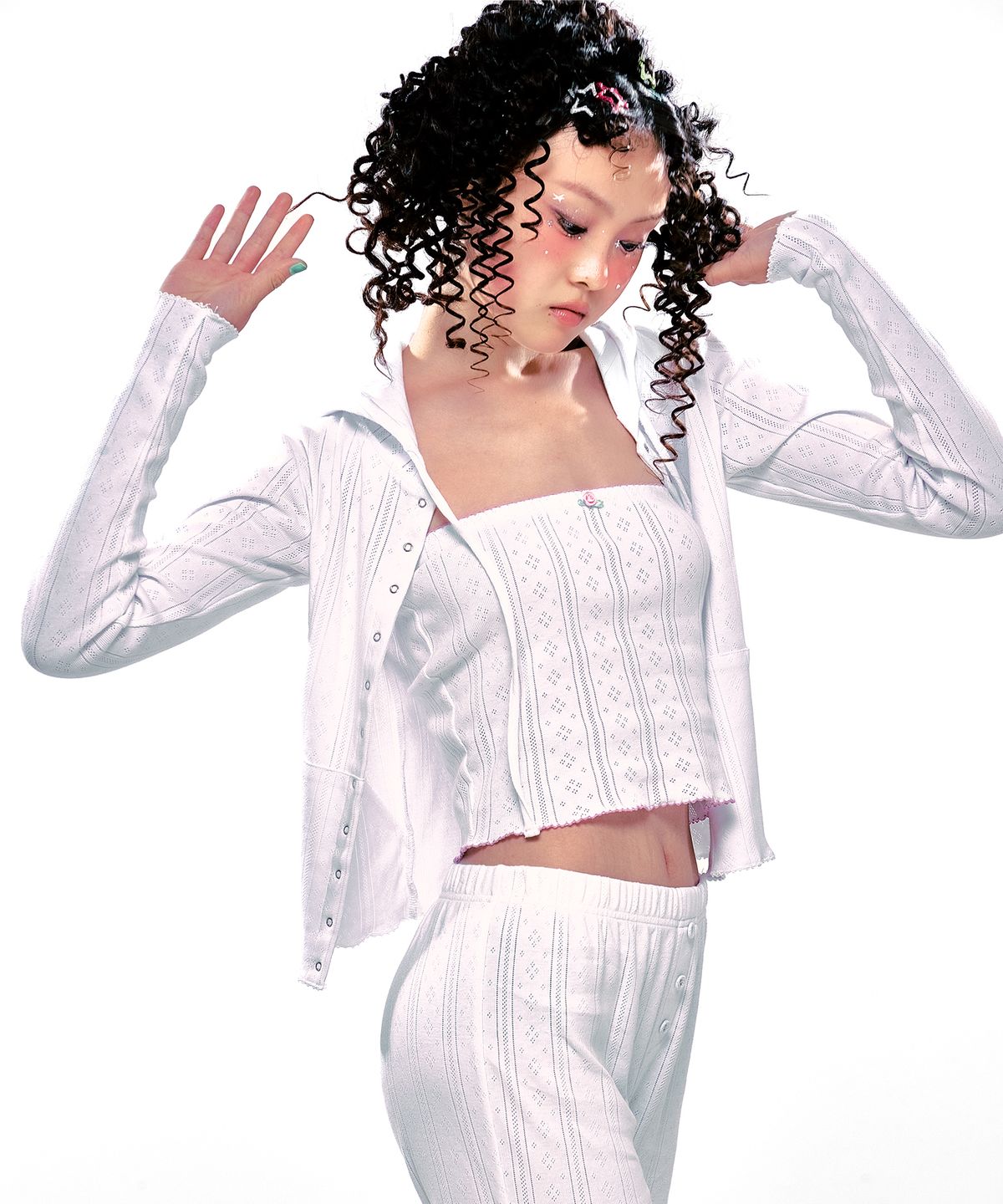 유희(YOUHEE) EYELET SNAP HOODIE WHITE