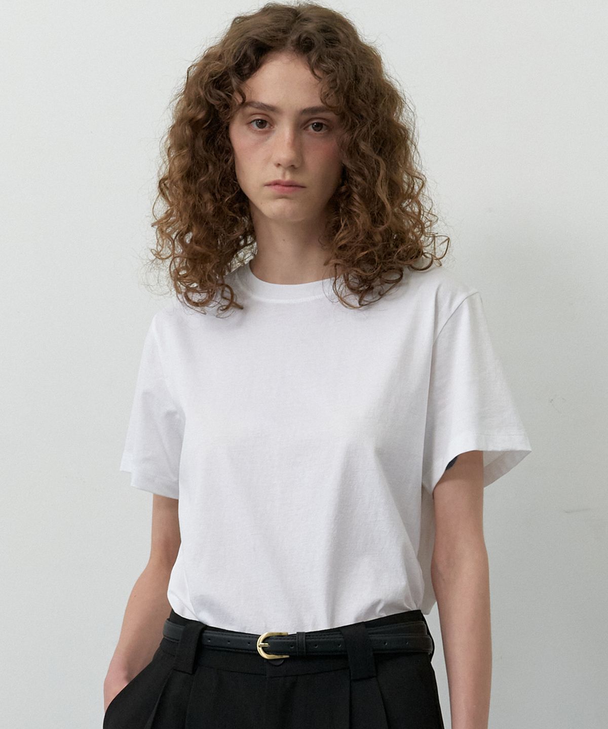 지앤지비(GNGB) 실키 라운드 반팔 티셔츠_White