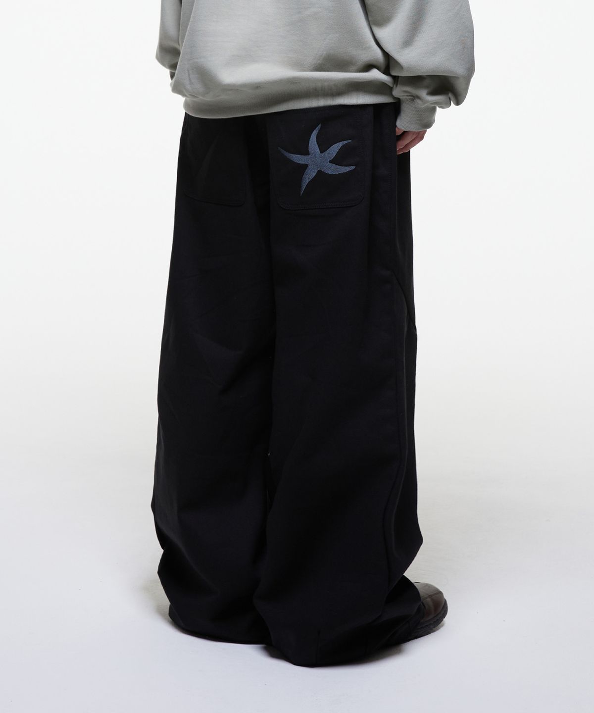 더콜디스트모먼트(THE COLDEST MOMENT) TCM starfish chino pants (black)