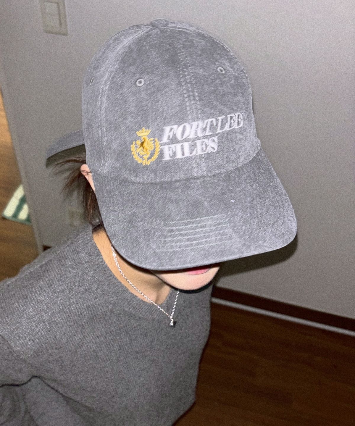 포트 리 파일즈(FORTLEEFILES) FLF 틸트 로고 볼캡(그레이)