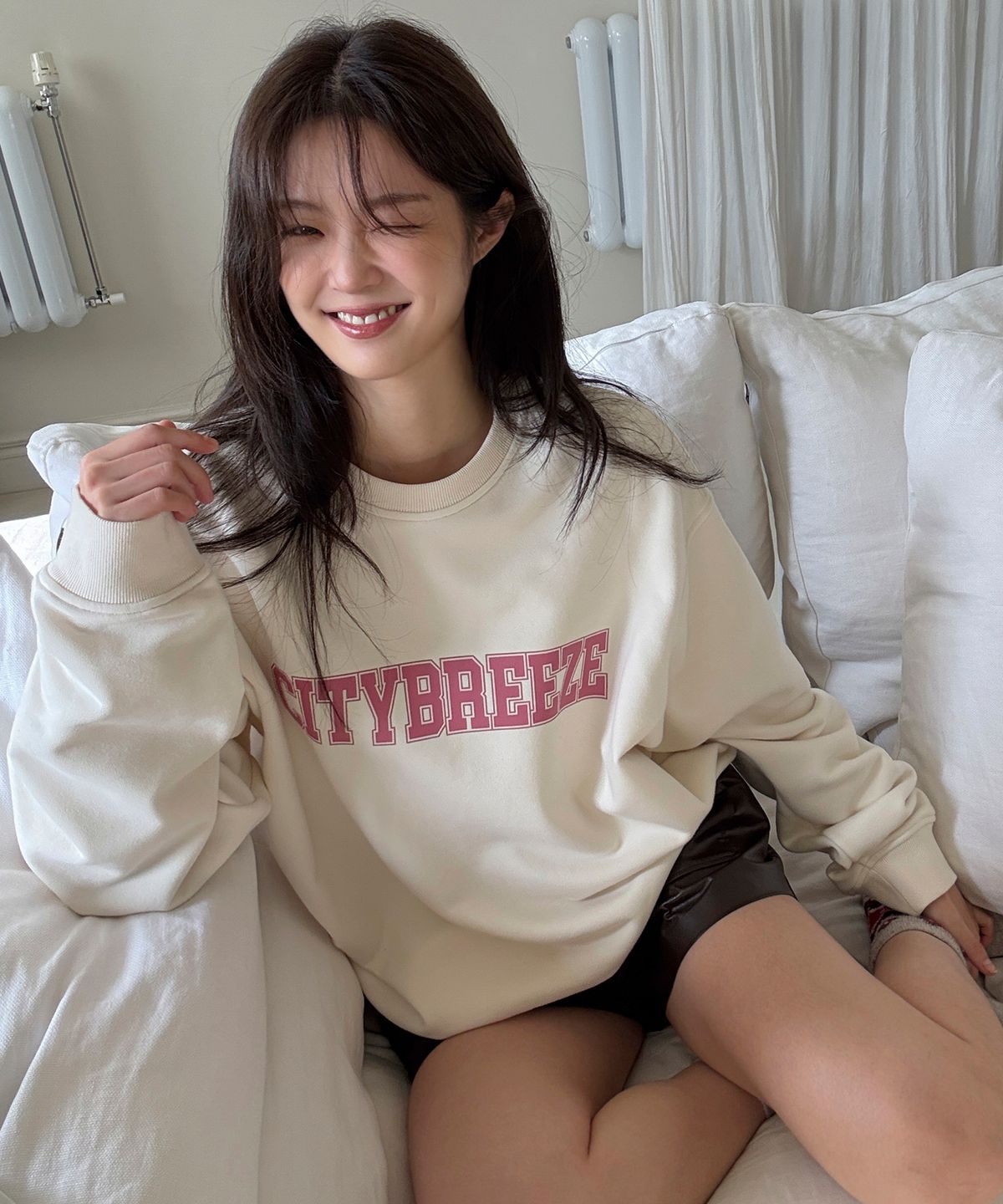 시티브리즈(CITYBREEZE) 에센셜 빅로고 맨투맨_4COLORS